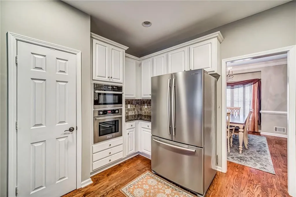 725 Orchard Court, Sandy Springs, Georgia 30328, 5 Bedrooms Bedrooms, ,3 BathroomsBathrooms,Residential,Sold,725 Orchard Court,6746524