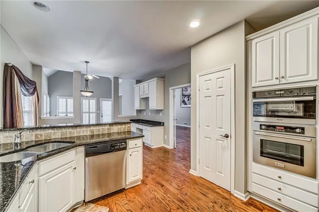 725 Orchard Court, Sandy Springs, Georgia 30328, 5 Bedrooms Bedrooms, ,3 BathroomsBathrooms,Residential,Sold,725 Orchard Court,6746524