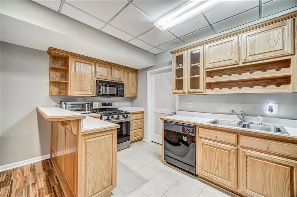 725 Orchard Court, Sandy Springs, Georgia 30328, 5 Bedrooms Bedrooms, ,3 BathroomsBathrooms,Residential,Sold,725 Orchard Court,6746524