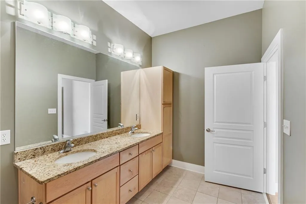 799 Hammond Drive Unit 413, Sandy Springs, Georgia 30328, 2 Bedrooms Bedrooms, ,1 BathroomBathrooms,Residential,Sold,799 Hammond Drive Unit 413,6892788