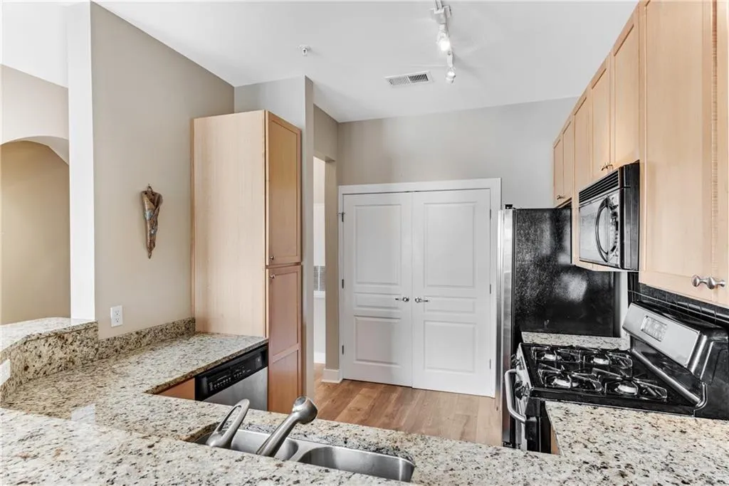 799 Hammond Drive Unit 413, Sandy Springs, Georgia 30328, 2 Bedrooms Bedrooms, ,1 BathroomBathrooms,Residential,Sold,799 Hammond Drive Unit 413,6892788