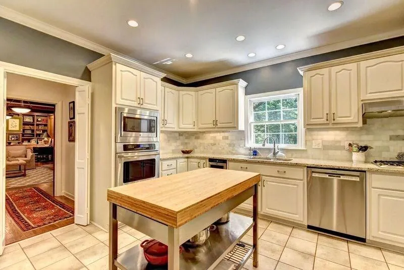 8115 Habersham Waters Road, Sandy Springs, Georgia 30350, 5 Bedrooms Bedrooms, ,4 BathroomsBathrooms,Residential,Sold,8115 Habersham Waters Road,5840285