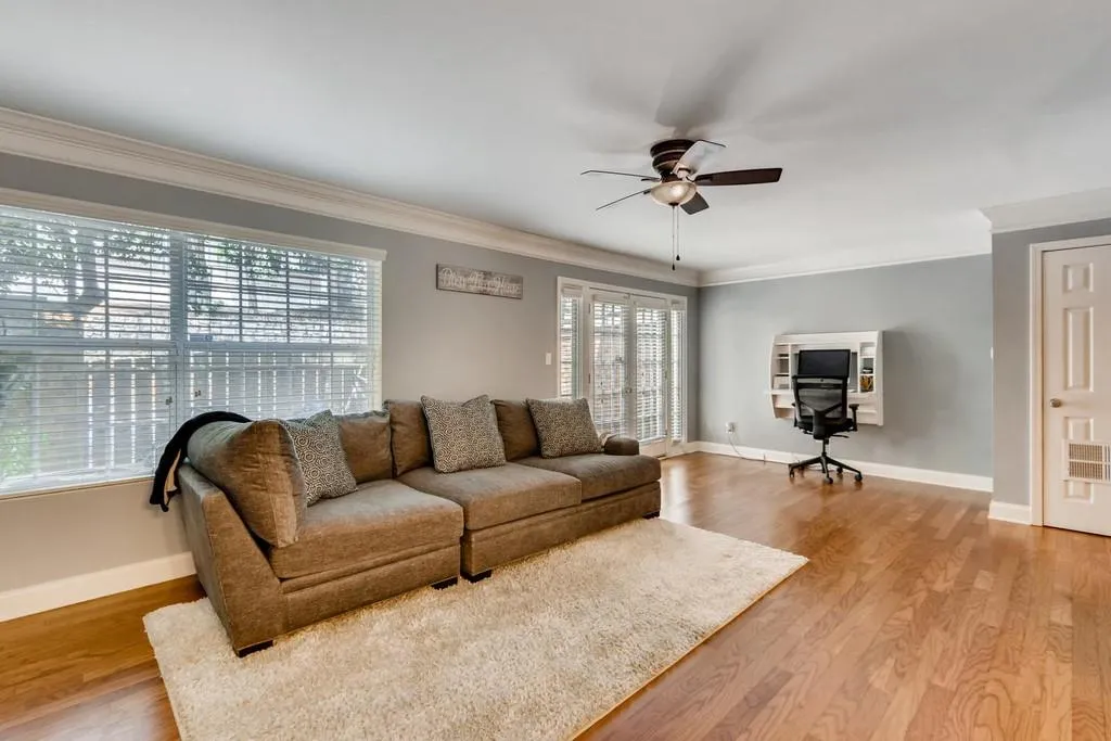 6980 Roswell Road Unit 01, Sandy Springs, Georgia 30328, 3 Bedrooms Bedrooms, ,2 BathroomsBathrooms,Residential,Sold,6980 Roswell Road Unit 01,6553947