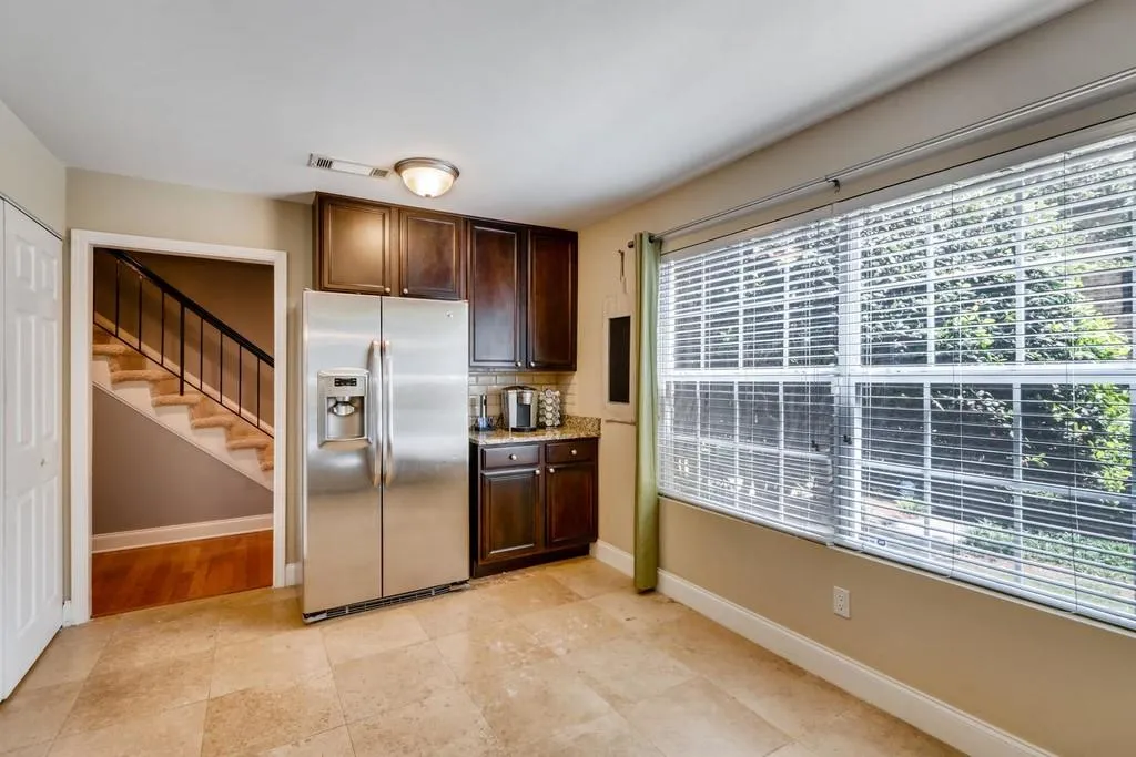 6980 Roswell Road Unit 01, Sandy Springs, Georgia 30328, 3 Bedrooms Bedrooms, ,2 BathroomsBathrooms,Residential,Sold,6980 Roswell Road Unit 01,6553947