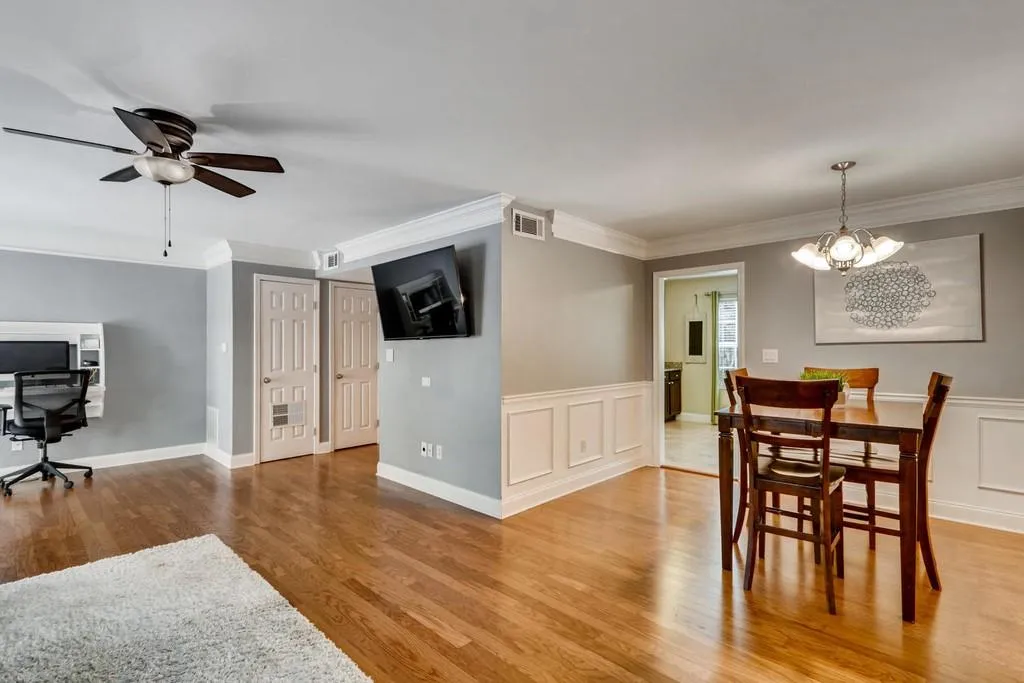 6980 Roswell Road Unit 01, Sandy Springs, Georgia 30328, 3 Bedrooms Bedrooms, ,2 BathroomsBathrooms,Residential,Sold,6980 Roswell Road Unit 01,6553947