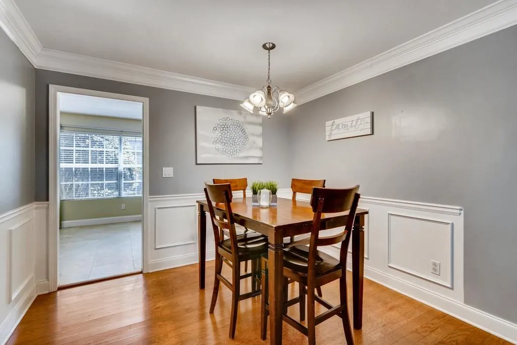 6980 Roswell Road Unit 01, Sandy Springs, Georgia 30328, 3 Bedrooms Bedrooms, ,2 BathroomsBathrooms,Residential,Sold,6980 Roswell Road Unit 01,6553947