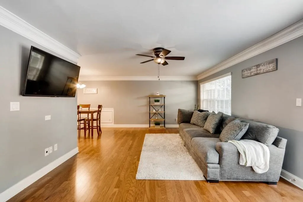6980 Roswell Road Unit 01, Sandy Springs, Georgia 30328, 3 Bedrooms Bedrooms, ,2 BathroomsBathrooms,Residential,Sold,6980 Roswell Road Unit 01,6553947