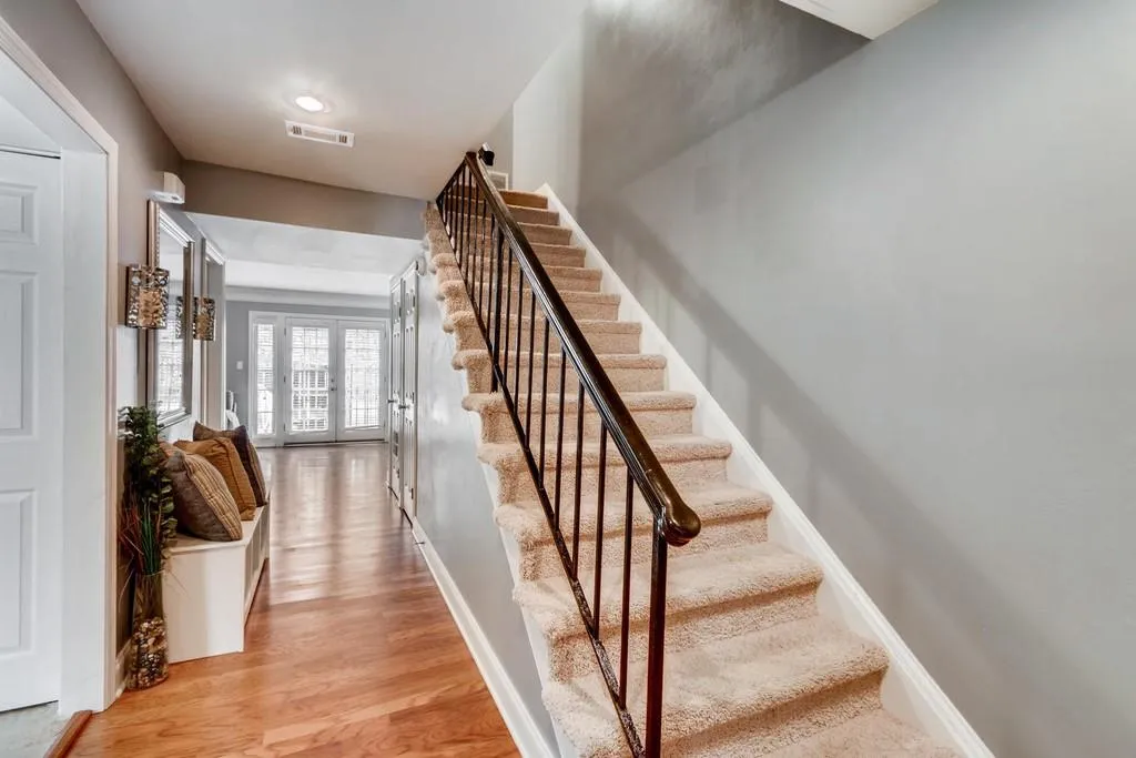 6980 Roswell Road Unit 01, Sandy Springs, Georgia 30328, 3 Bedrooms Bedrooms, ,2 BathroomsBathrooms,Residential,Sold,6980 Roswell Road Unit 01,6553947