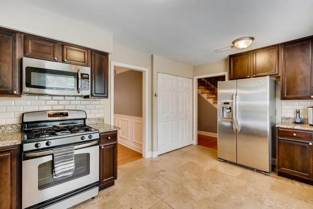6980 Roswell Road Unit 01, Sandy Springs, Georgia 30328, 3 Bedrooms Bedrooms, ,2 BathroomsBathrooms,Residential,Sold,6980 Roswell Road Unit 01,6553947