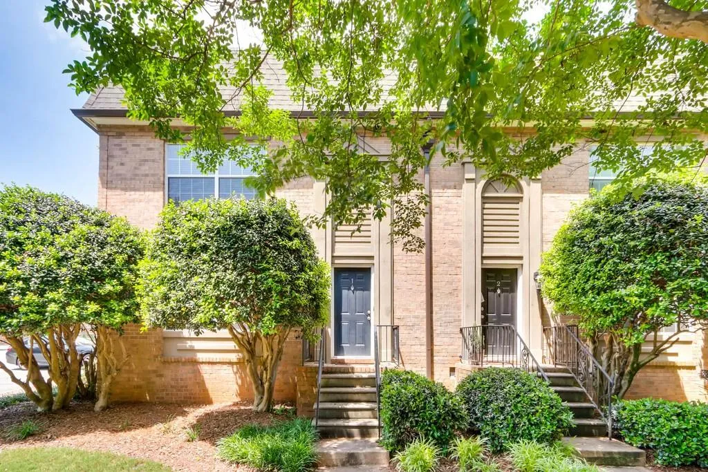 6980 Roswell Road Unit 01, Sandy Springs, Georgia 30328, 3 Bedrooms Bedrooms, ,2 BathroomsBathrooms,Residential,Sold,6980 Roswell Road Unit 01,6553947