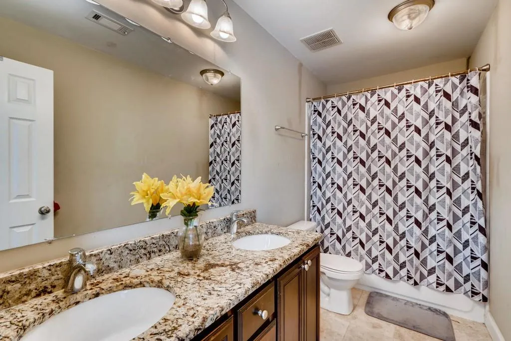 6980 Roswell Road Unit 01, Sandy Springs, Georgia 30328, 3 Bedrooms Bedrooms, ,2 BathroomsBathrooms,Residential,Sold,6980 Roswell Road Unit 01,6553947