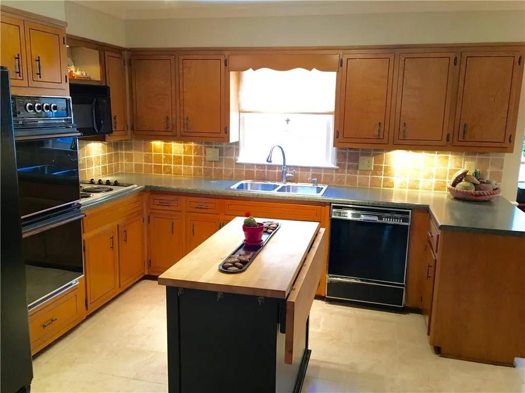 305 Madera Court, Sandy Springs, Georgia 30350, 4 Bedrooms Bedrooms, ,2 BathroomsBathrooms,Residential,Sold,305 Madera Court,5819558 305 Madera Court, Sandy Springs, Georgia 30350, 4 Bedrooms Bedrooms, ,2 BathroomsBathrooms,Residential,Sold,305 Madera Court,5819558