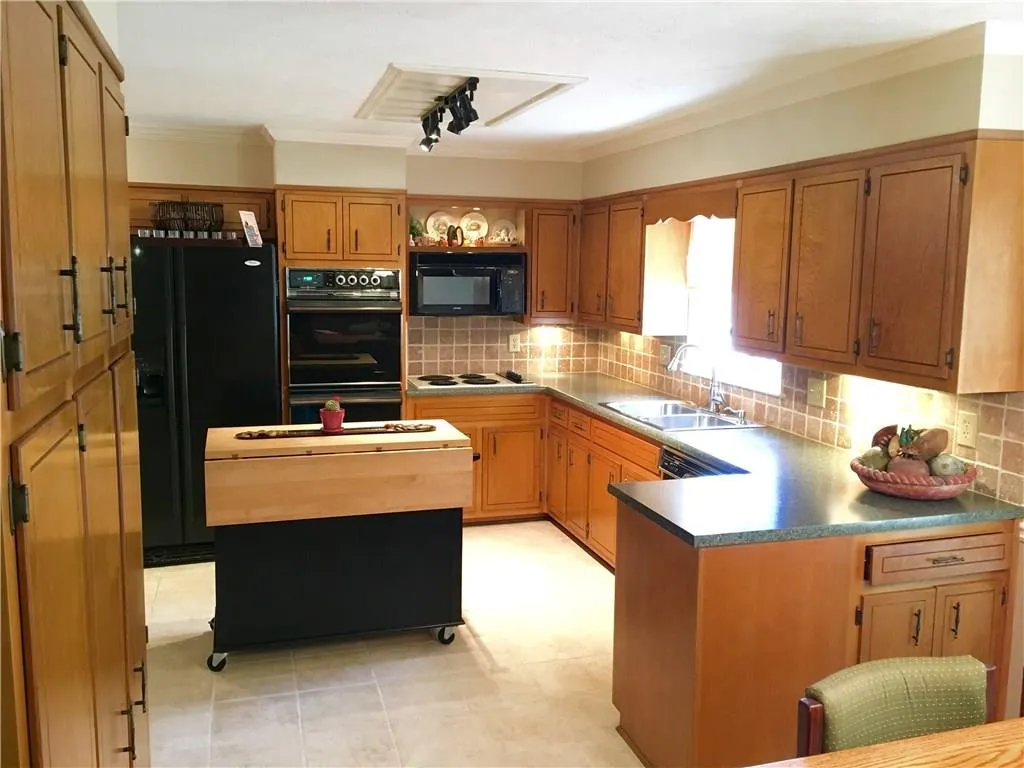 305 Madera Court, Sandy Springs, Georgia 30350, 4 Bedrooms Bedrooms, ,2 BathroomsBathrooms,Residential,Sold,305 Madera Court,5819558 305 Madera Court, Sandy Springs, Georgia 30350, 4 Bedrooms Bedrooms, ,2 BathroomsBathrooms,Residential,Sold,305 Madera Court,5819558