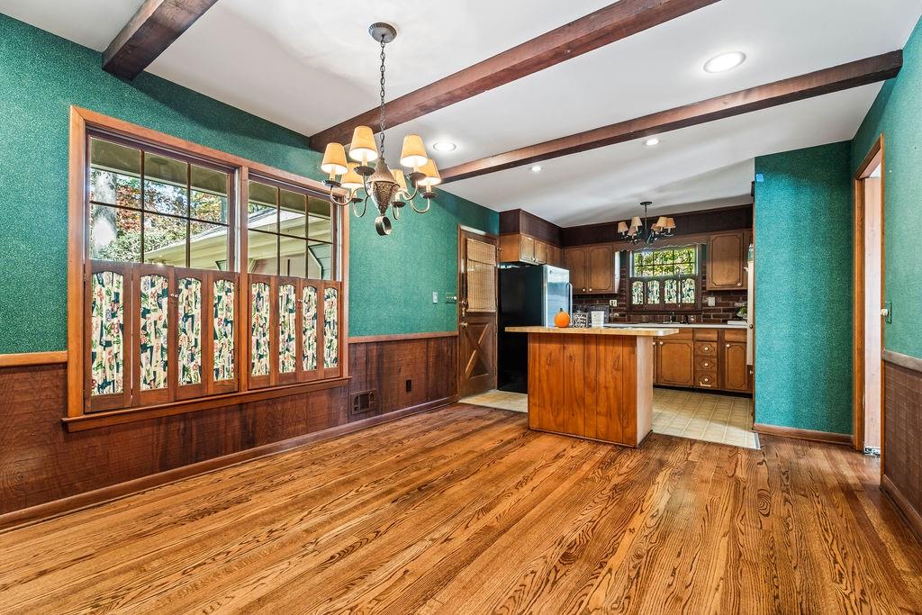 305 Thornwood Drive, Sandy Springs, Georgia 30328, 4 Bedrooms Bedrooms, ,3 BathroomsBathrooms,Residential,Sold,305 Thornwood Drive,7301299