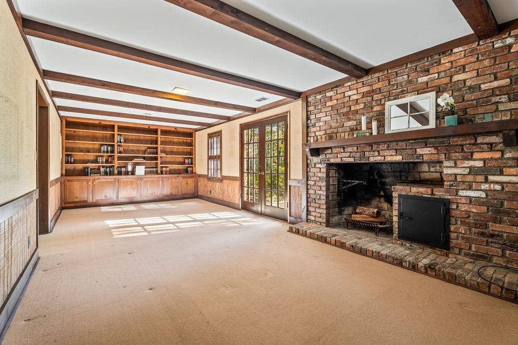 305 Thornwood Drive, Sandy Springs, Georgia 30328, 4 Bedrooms Bedrooms, ,3 BathroomsBathrooms,Residential,Sold,305 Thornwood Drive,7301299