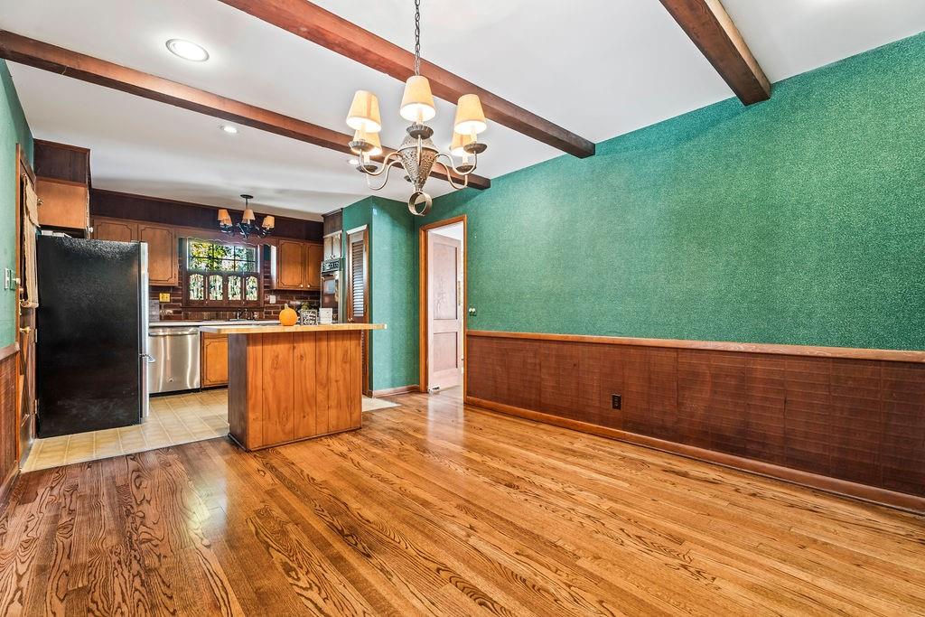 305 Thornwood Drive, Sandy Springs, Georgia 30328, 4 Bedrooms Bedrooms, ,3 BathroomsBathrooms,Residential,Sold,305 Thornwood Drive,7301299