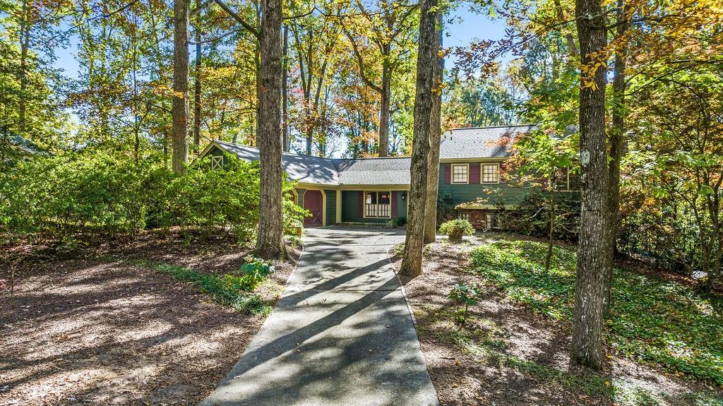 305 Thornwood Drive, Sandy Springs, Georgia 30328, 4 Bedrooms Bedrooms, ,3 BathroomsBathrooms,Residential,Sold,305 Thornwood Drive,7301299