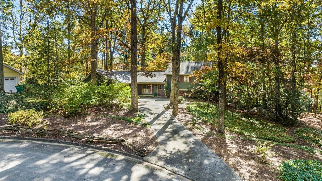 305 Thornwood Drive, Sandy Springs, Georgia 30328, 4 Bedrooms Bedrooms, ,3 BathroomsBathrooms,Residential,Sold,305 Thornwood Drive,7301299