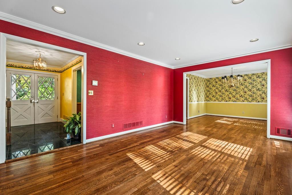 305 Thornwood Drive, Sandy Springs, Georgia 30328, 4 Bedrooms Bedrooms, ,3 BathroomsBathrooms,Residential,Sold,305 Thornwood Drive,7301299