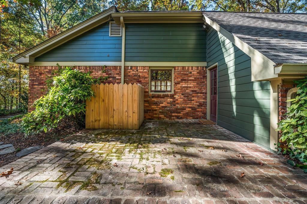 305 Thornwood Drive, Sandy Springs, Georgia 30328, 4 Bedrooms Bedrooms, ,3 BathroomsBathrooms,Residential,Sold,305 Thornwood Drive,7301299