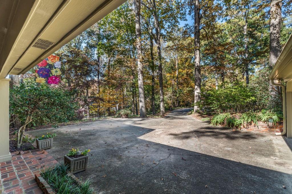 305 Thornwood Drive, Sandy Springs, Georgia 30328, 4 Bedrooms Bedrooms, ,3 BathroomsBathrooms,Residential,Sold,305 Thornwood Drive,7301299