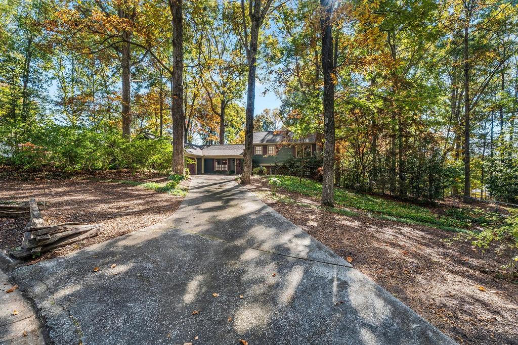 305 Thornwood Drive, Sandy Springs, Georgia 30328, 4 Bedrooms Bedrooms, ,3 BathroomsBathrooms,Residential,Sold,305 Thornwood Drive,7301299