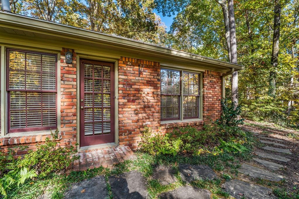 305 Thornwood Drive, Sandy Springs, Georgia 30328, 4 Bedrooms Bedrooms, ,3 BathroomsBathrooms,Residential,Sold,305 Thornwood Drive,7301299