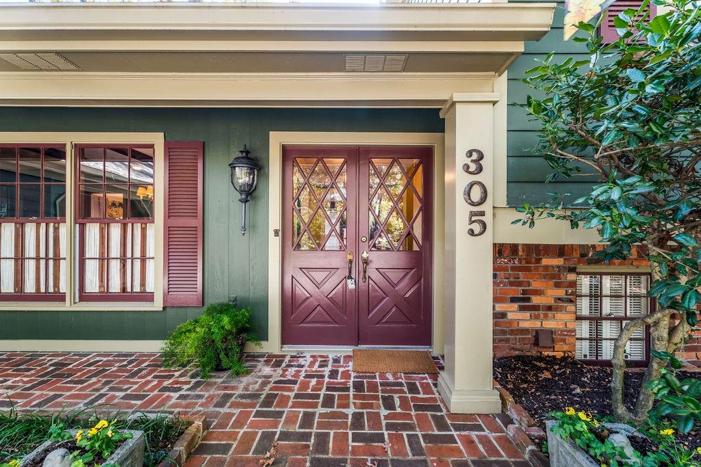 305 Thornwood Drive, Sandy Springs, Georgia 30328, 4 Bedrooms Bedrooms, ,3 BathroomsBathrooms,Residential,Sold,305 Thornwood Drive,7301299