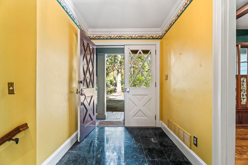 305 Thornwood Drive, Sandy Springs, Georgia 30328, 4 Bedrooms Bedrooms, ,3 BathroomsBathrooms,Residential,Sold,305 Thornwood Drive,7301299