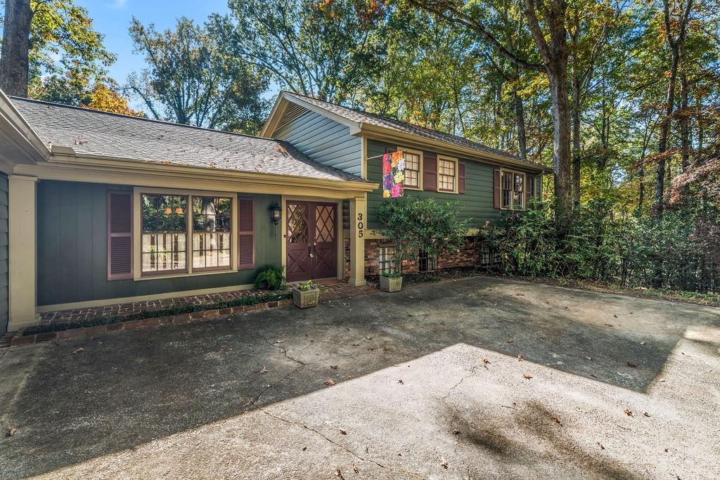 305 Thornwood Drive, Sandy Springs, Georgia 30328, 4 Bedrooms Bedrooms, ,3 BathroomsBathrooms,Residential,Sold,305 Thornwood Drive,7301299