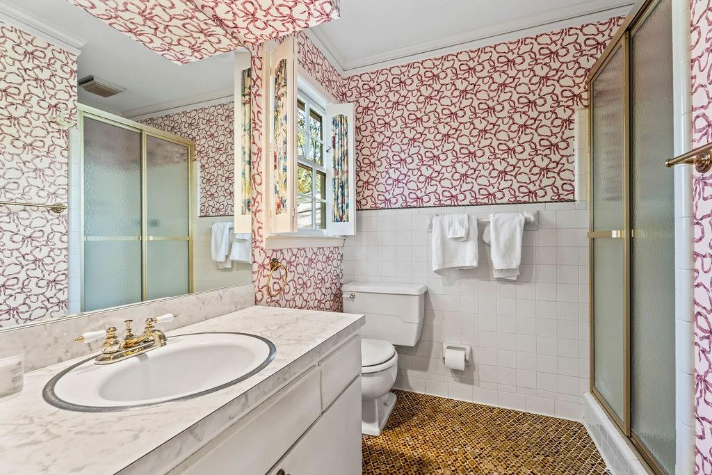 305 Thornwood Drive, Sandy Springs, Georgia 30328, 4 Bedrooms Bedrooms, ,3 BathroomsBathrooms,Residential,Sold,305 Thornwood Drive,7301299