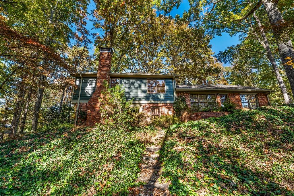 305 Thornwood Drive, Sandy Springs, Georgia 30328, 4 Bedrooms Bedrooms, ,3 BathroomsBathrooms,Residential,Sold,305 Thornwood Drive,7301299