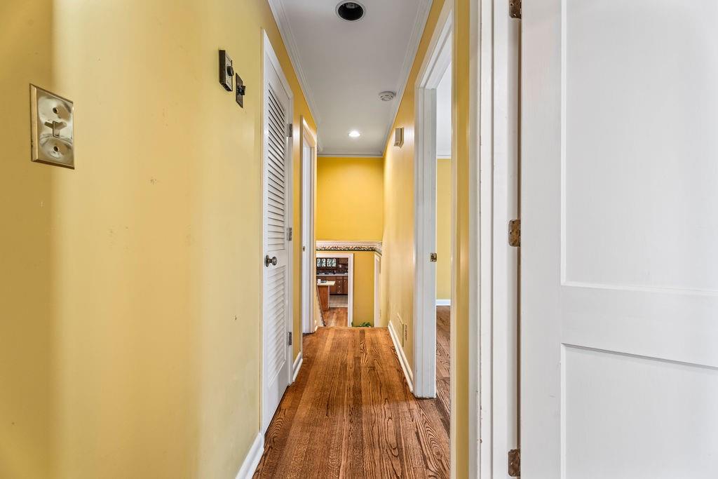 305 Thornwood Drive, Sandy Springs, Georgia 30328, 4 Bedrooms Bedrooms, ,3 BathroomsBathrooms,Residential,Sold,305 Thornwood Drive,7301299