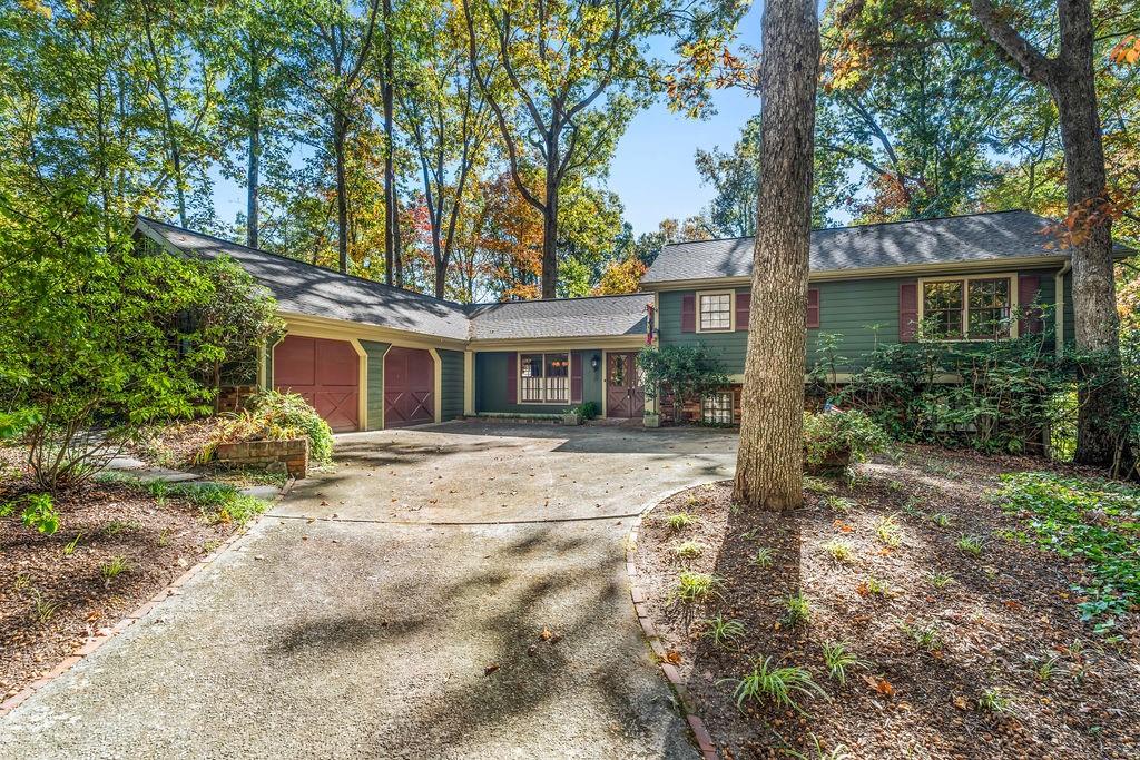 305 Thornwood Drive, Sandy Springs, Georgia 30328, 4 Bedrooms Bedrooms, ,3 BathroomsBathrooms,Residential,Sold,305 Thornwood Drive,7301299
