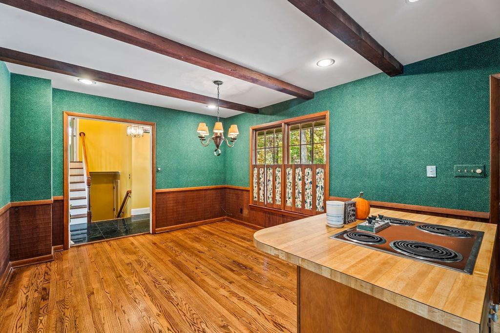 305 Thornwood Drive, Sandy Springs, Georgia 30328, 4 Bedrooms Bedrooms, ,3 BathroomsBathrooms,Residential,Sold,305 Thornwood Drive,7301299