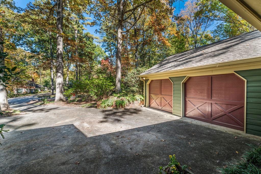 305 Thornwood Drive, Sandy Springs, Georgia 30328, 4 Bedrooms Bedrooms, ,3 BathroomsBathrooms,Residential,Sold,305 Thornwood Drive,7301299