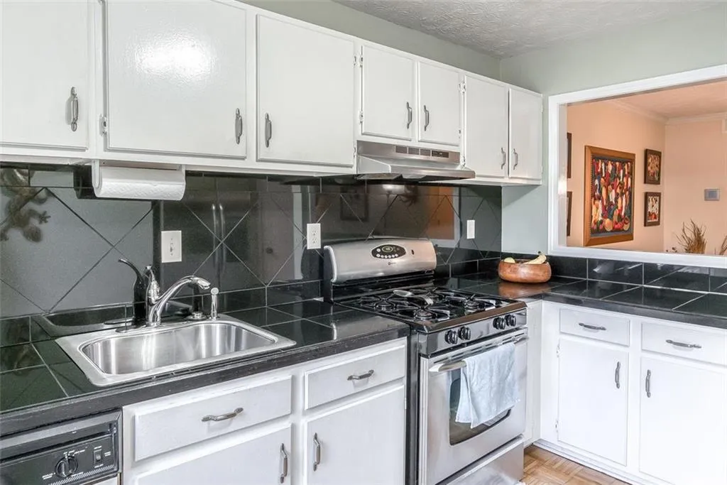 909 Woodcliff Drive, Atlanta, Georgia 30350, 2 Bedrooms Bedrooms, ,2 BathroomsBathrooms,Residential,Sold,909 Woodcliff Drive,6878849