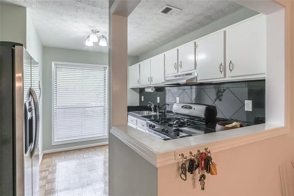 909 Woodcliff Drive, Atlanta, Georgia 30350, 2 Bedrooms Bedrooms, ,2 BathroomsBathrooms,Residential,Sold,909 Woodcliff Drive,6878849