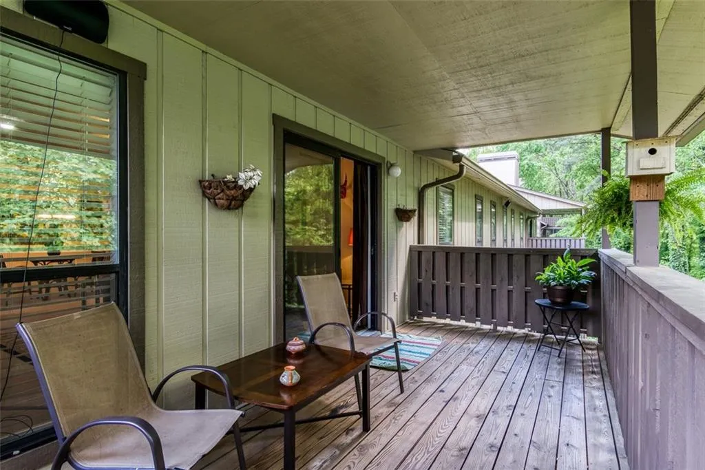 909 Woodcliff Drive, Atlanta, Georgia 30350, 2 Bedrooms Bedrooms, ,2 BathroomsBathrooms,Residential,Sold,909 Woodcliff Drive,6878849