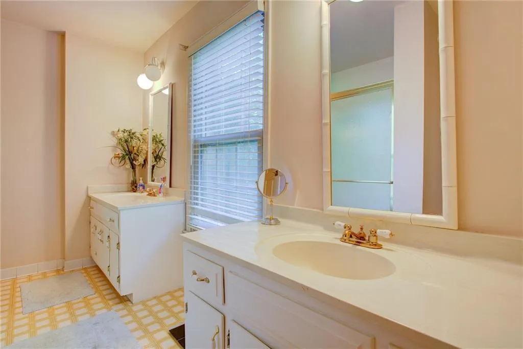 8025 River Circle, Sandy Springs, Georgia 30350, 4 Bedrooms Bedrooms, ,2 BathroomsBathrooms,Residential,Sold,8025 River Circle,7045457