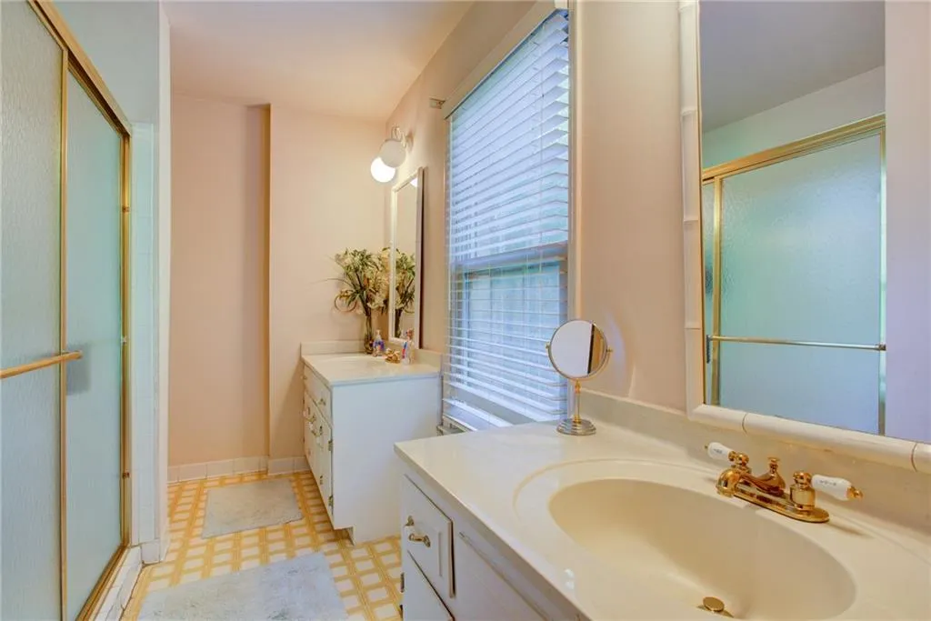 8025 River Circle, Sandy Springs, Georgia 30350, 4 Bedrooms Bedrooms, ,2 BathroomsBathrooms,Residential,Sold,8025 River Circle,7045457