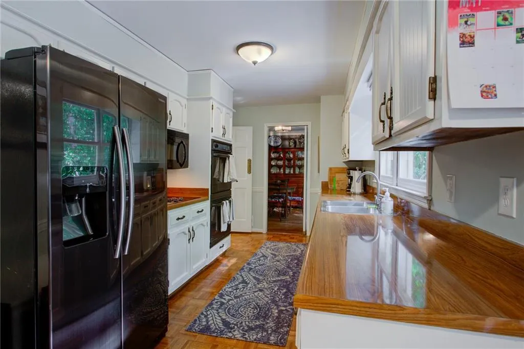 8025 River Circle, Sandy Springs, Georgia 30350, 4 Bedrooms Bedrooms, ,2 BathroomsBathrooms,Residential,Sold,8025 River Circle,7045457