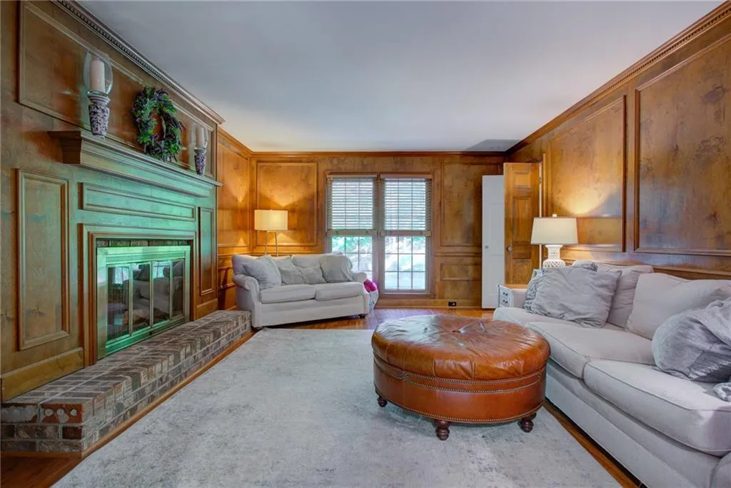 8025 River Circle, Sandy Springs, Georgia 30350, 4 Bedrooms Bedrooms, ,2 BathroomsBathrooms,Residential,Sold,8025 River Circle,7045457