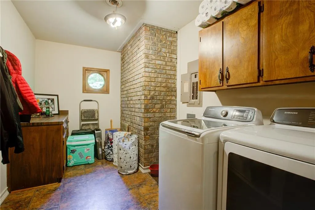 8025 River Circle, Sandy Springs, Georgia 30350, 4 Bedrooms Bedrooms, ,2 BathroomsBathrooms,Residential,Sold,8025 River Circle,7045457