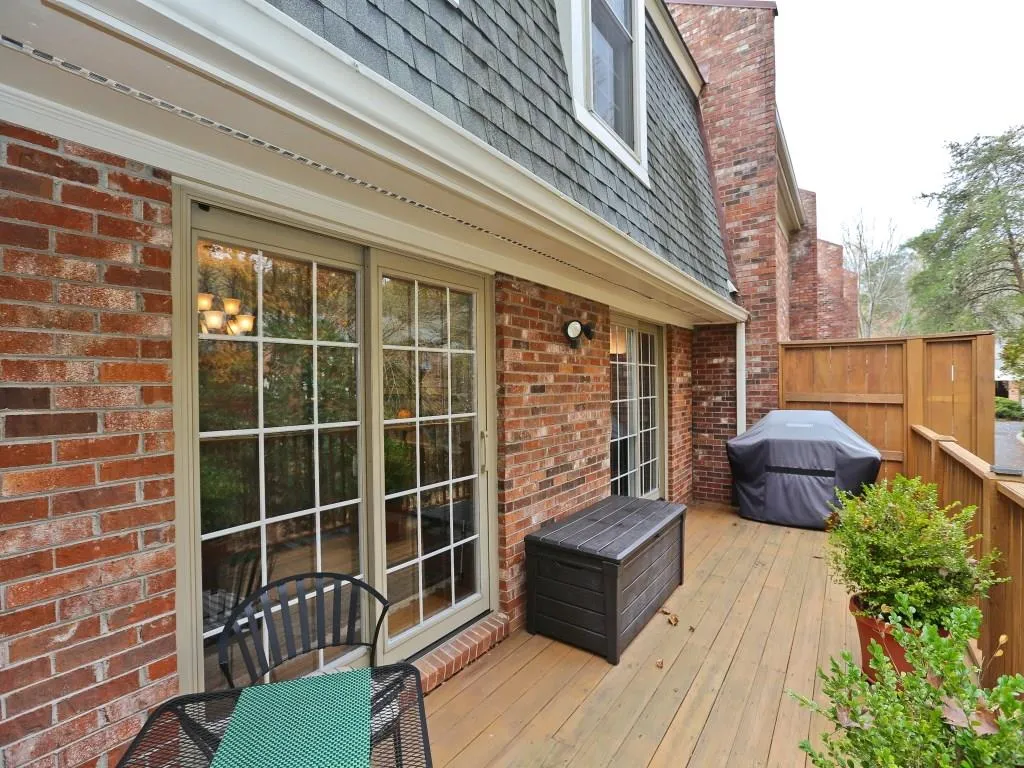 281 The South Chace, Sandy Springs, Georgia 30328, 3 Bedrooms Bedrooms, ,2 BathroomsBathrooms,Residential,Sold,281 The South Chace,5620133