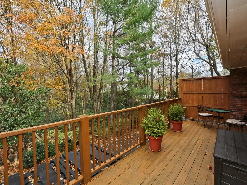 281 The South Chace, Sandy Springs, Georgia 30328, 3 Bedrooms Bedrooms, ,2 BathroomsBathrooms,Residential,Sold,281 The South Chace,5620133