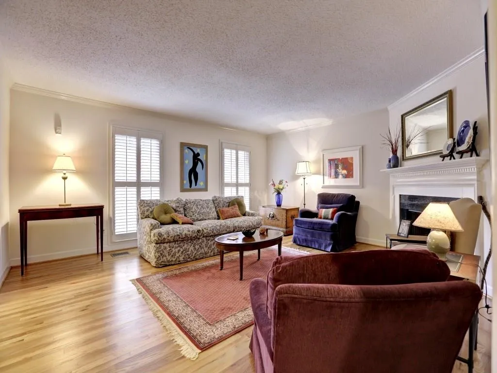 281 The South Chace, Sandy Springs, Georgia 30328, 3 Bedrooms Bedrooms, ,2 BathroomsBathrooms,Residential,Sold,281 The South Chace,5620133