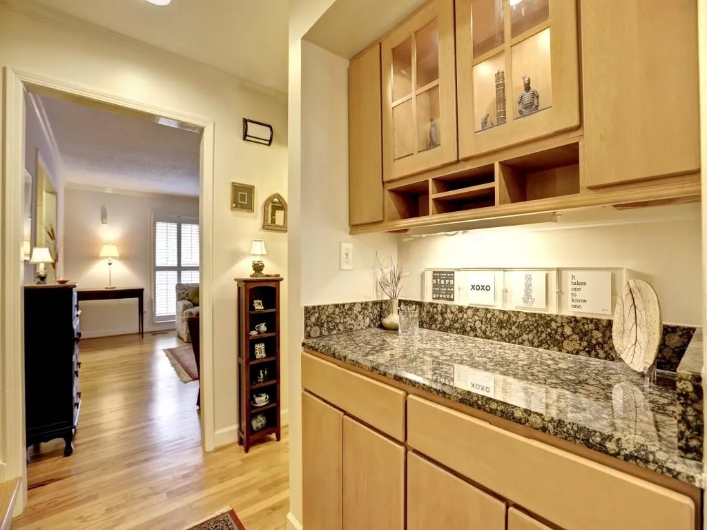 281 The South Chace, Sandy Springs, Georgia 30328, 3 Bedrooms Bedrooms, ,2 BathroomsBathrooms,Residential,Sold,281 The South Chace,5620133