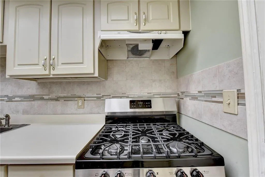 6851 Roswell Road Unit H5, Sandy Springs, Georgia 30328, 2 Bedrooms Bedrooms, ,2 BathroomsBathrooms,Residential,Sold,6851 Roswell Road Unit H5,6887707