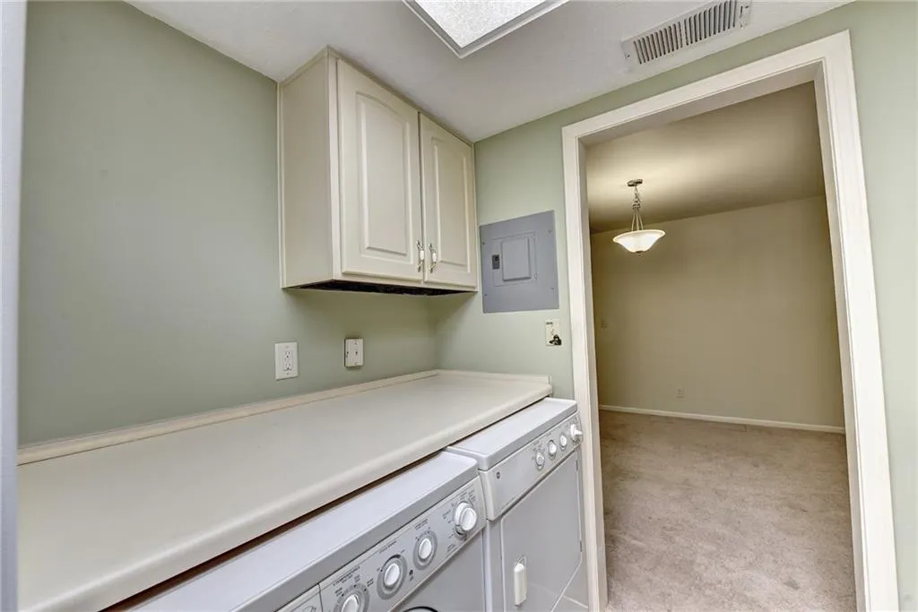 6851 Roswell Road Unit H5, Sandy Springs, Georgia 30328, 2 Bedrooms Bedrooms, ,2 BathroomsBathrooms,Residential,Sold,6851 Roswell Road Unit H5,6887707
